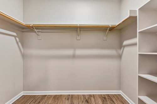 texas-state-Apartment-Building-18725749
